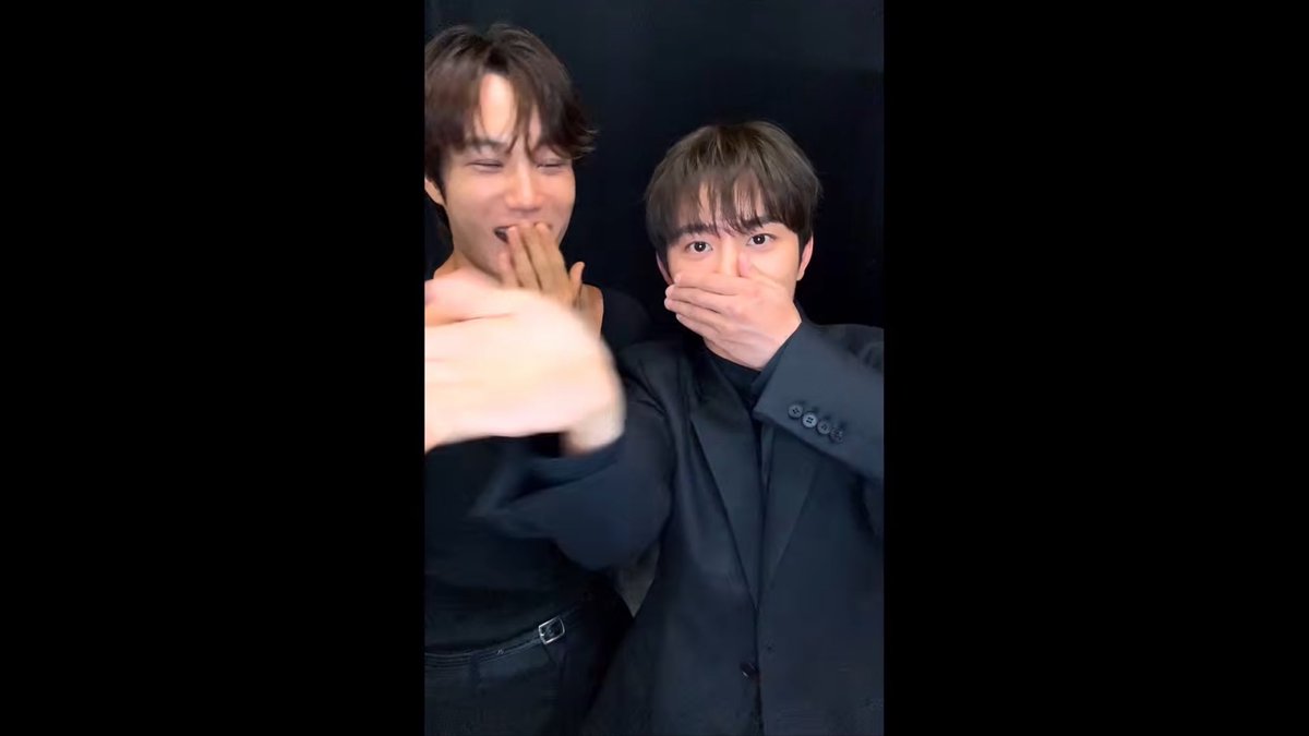 kokokbop's tweet photo. kyungsoo commenting “?” in kwangsoo’s video only for him to do the challenge himself 🤣 https://t.co/7kxYQtrh63