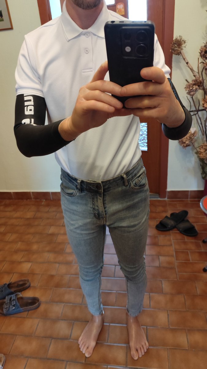 stealthgimp's tweet photo. Part I
How to go shopping: 
1. Neoprene suit + transparent rubber toe socks + transparent gloves
2. Add jeans and polo
3. Slip on white sneax https://t.co/J00zOWs3KD