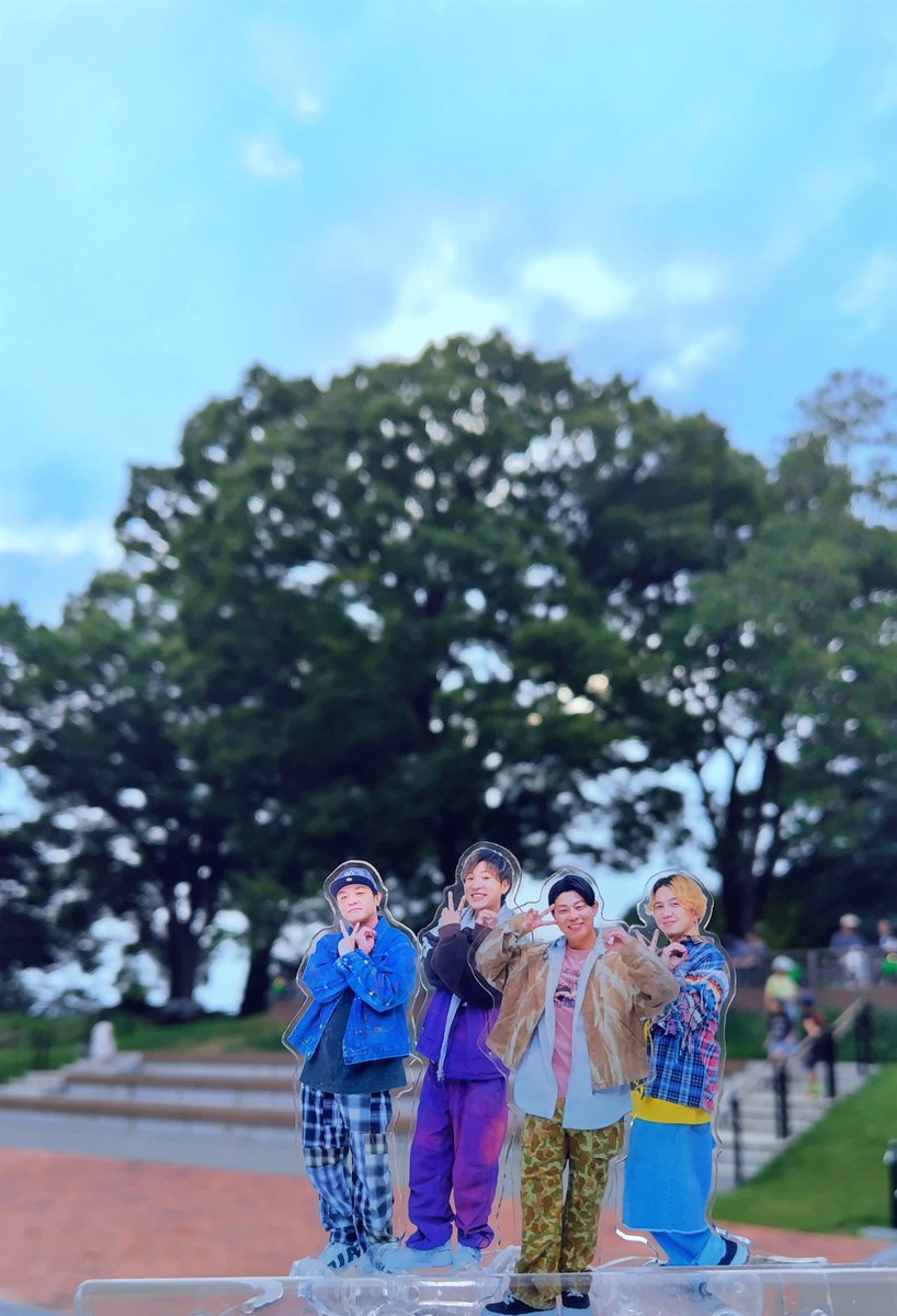 atsurinene's tweet photo. 聖地巡礼1日目は
フラワーとなんでもないよ、
リベンジへ🐘💐

去年、フラワーの場所はハロウィン仕様🎃になって
なんでもないよ、は⛺️がいっぱいで撮影できず…

今年、フラワーの場所はイベントのため近づけず🥹（そもそもお花がありませんでした）
でも、なんでもないよ、はリベンジできました😊 https://t.co/SJh5IL63QQ