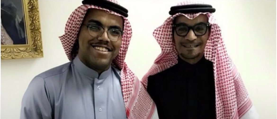saeed_alowiran's tweet photo. يوم الجمعة القادم 18 سبتمبر 
سيعقد ابني هلالي الميول/عبدالرحمن
قرآنه على من اختارها الله له شريكة له في هذه الحياة 
عبدالرحمن يحب الهلال ويحب الاخ والصديق
فنان الذوق واللحن والطرب النصراوي/ رابح صقر 
دعواتكم له بالتوفيق 
يا ��اااالله ولدي بيتزوج وبيجي لي احفاد وانا ما صار لي حفل اعتزال 😅 يا الله بحظٍ يقوم