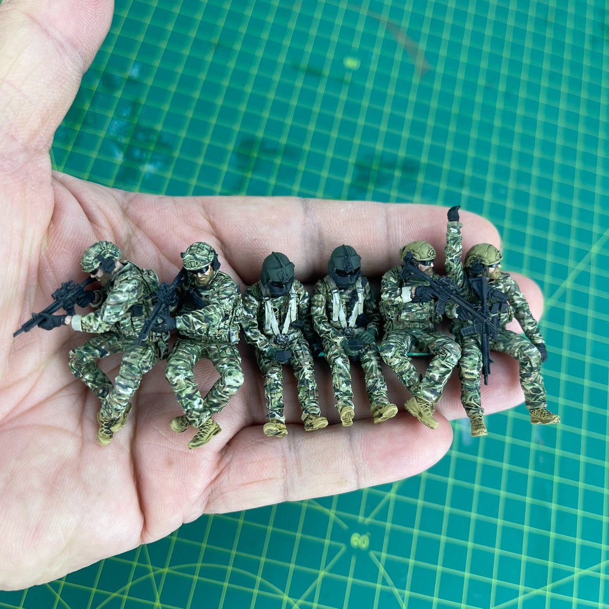 probuiltmodel's tweet photo. 1/35 MH-6J Little Bird crew set 🇺🇸
2 pilots + 4 Special Forces riders, all hand-painted in Multicam camouflage with detailed tactical gear and weapons.
Six tiny figures, a lot of detail.
#MH6J #LittleBird #SpecialForces #Multicam #ScaleModel #ProBuiltModel https://t.co/YkM3BcW4TI