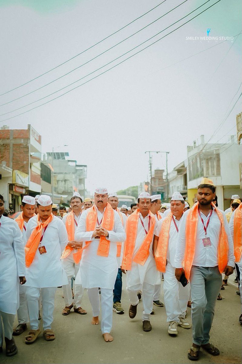 bjp4_pankaj's tweet photo. श्री सोमेश्वर महादेव समिति द्वारा कछौना में आयोजित गणेश महोत्सव के शुभ अवसर पर आज गणेश चतुर्थी के पावन पर्व पर विधि-विधान एवं हर्षोल्लास के साथ श्री गणेश जी की प्रतिमा की स्थापना की गई।
विघ्नहर्ता श्री गणेश जी सभी के जीवन में सुख, समृद्धि एवं खुशहाली प्रदान करें। https://t.co/Y1rIIhN8Ye