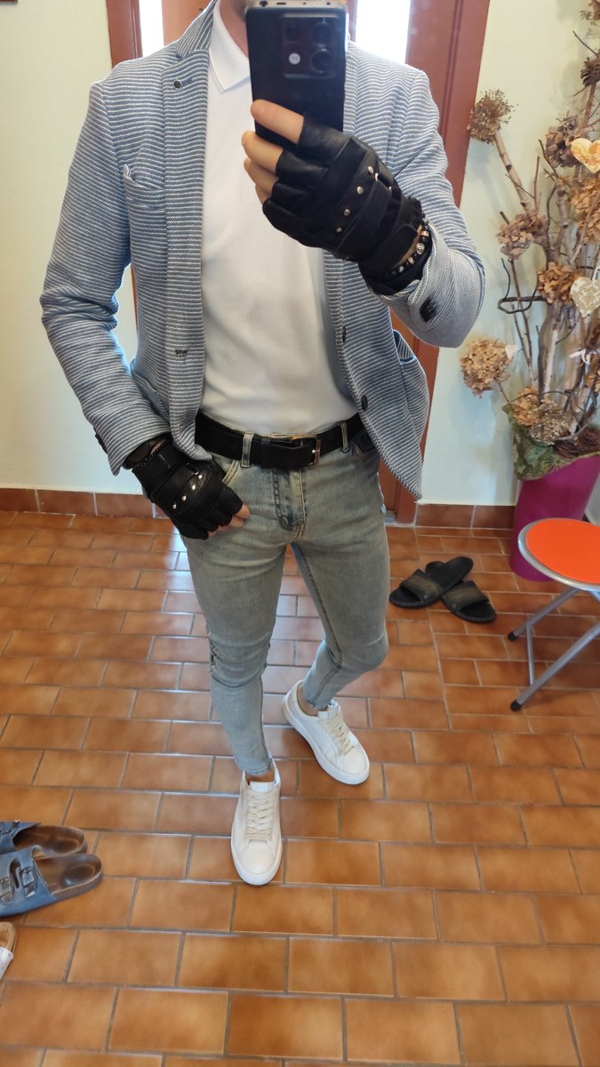 stealthgimp's tweet photo. Part II
How to go shopping:
4. Add blazer
5. And some accessories
6. Put on driver gloves
7. Ready to go! 

#stealthrubber #rubberunderclothes #latexunderclothes #dailyfetish
#twinkboy #kinkyboy https://t.co/bBpjXk3dMP