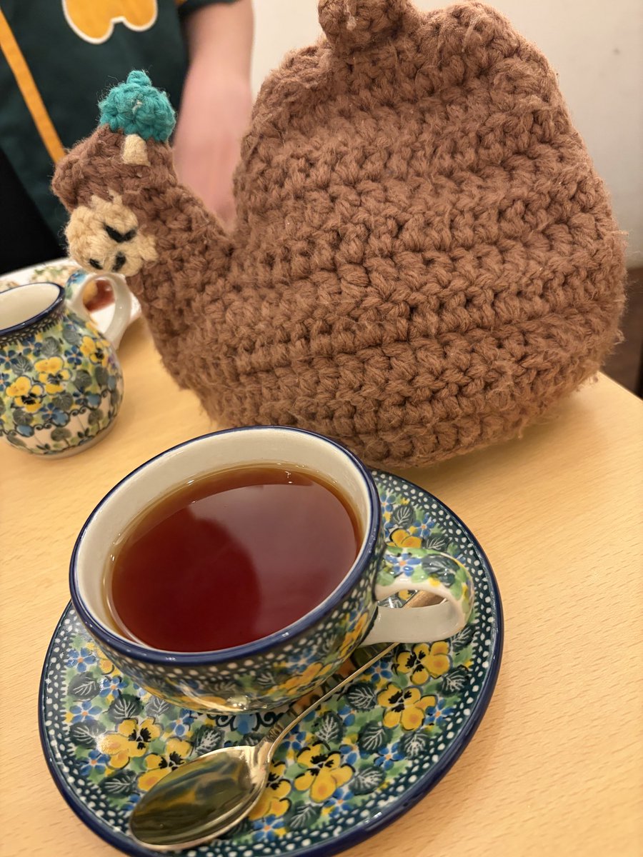 vxXX0306's tweet photo. 昨日のハイライト💍
ﾄﾓさんへのサプライズ🌹✨️よろこんでくれてほんとうれしかった🤍たくさんおいしい紅茶飲みながらお話しできてよい夜でした
最後は、マリゴの衣装展示へ
やさしい野生のAIMさんに3人の写真撮ってもらったり楽しかった🌼
楽しい1日をありがとう
元気でましたー！ https://t.co/WJm8OuaJko