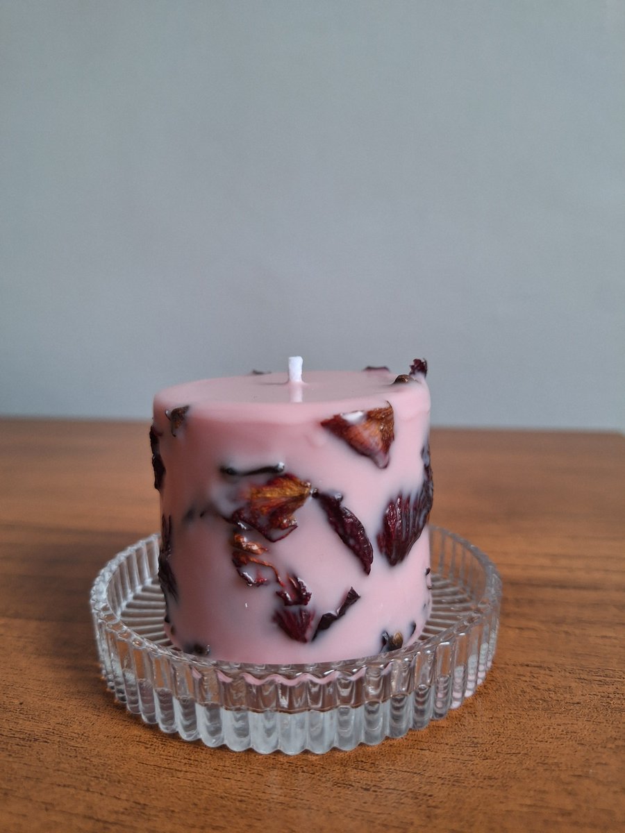 amaweirdow's tweet photo. Depois do Elo7 ter encerrado as atividades da noite pro dia, perdi todo o histórico de vendas, clientes e avaliações da Nahara Velas

sinceramente, desanimei  e praticamente parei de produzir por meses, mas a saudade foi tão grande que decidi que era hora de voltar https://t.co/FaiBDi7IiT
