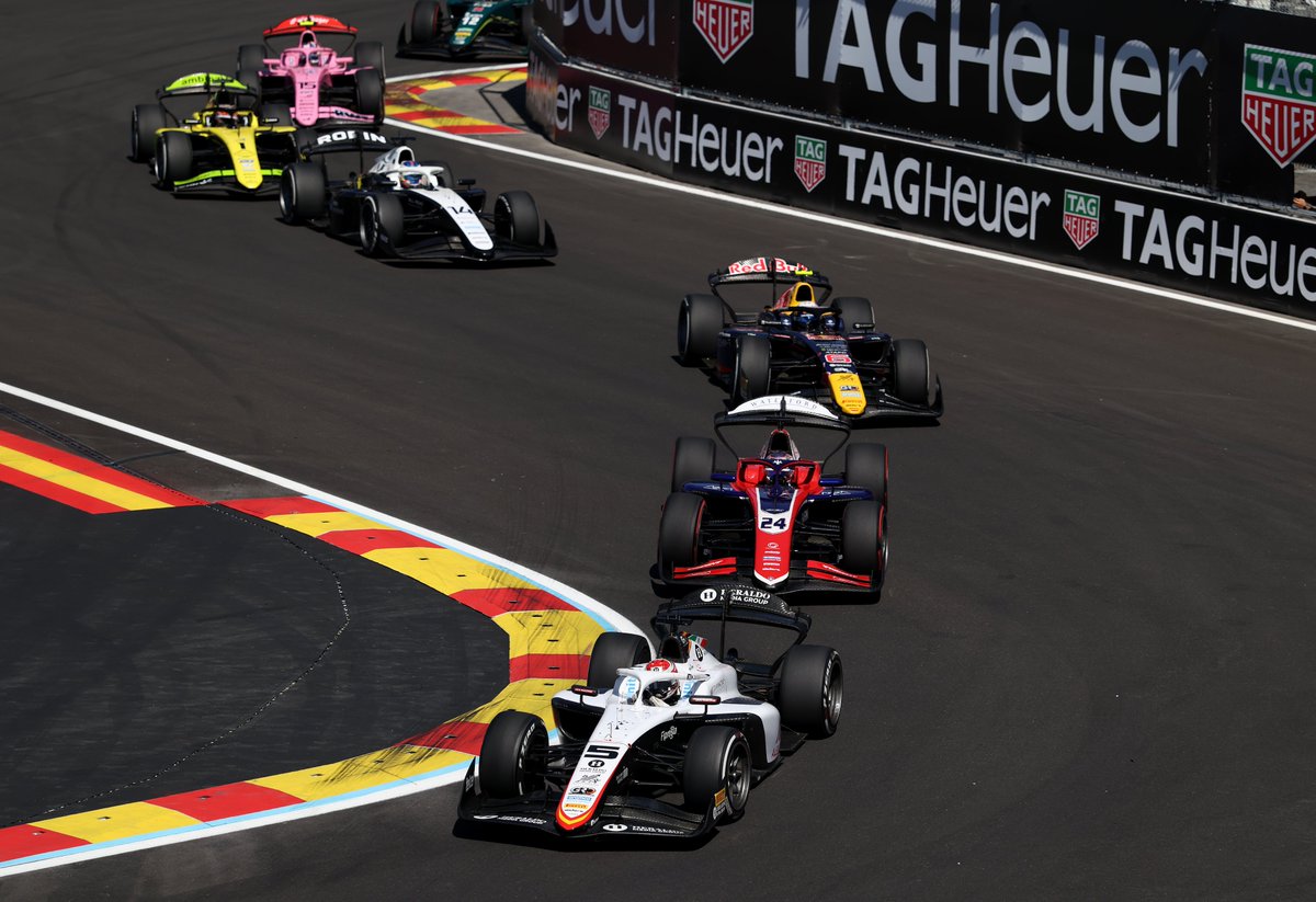 Formula2's tweet photo. Spanish street fights ⚔️🥊

Madrid was a battle, and the title race is getting serious! 😤

#F2 #SpanishGP https://t.co/rHFHttAlZ8