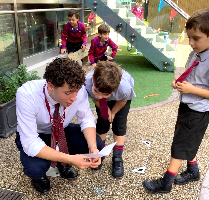 WCCSLondon's tweet photo. 𝐀 𝐰𝐚𝐫𝐦 𝐰𝐞𝐥𝐜𝐨𝐦𝐞 — 𝐝𝐞𝐥𝐢𝐯𝐞𝐫𝐞𝐝!
Our Pre-Prep boys made welcome cards for new WCCS staff at Community Club. This week came the important part — delivering them in person!
Mission accomplished, boys!
#WCCS #PrePrep #SchoolLife #kindness #community https://t.co/gRoUX6OoXc