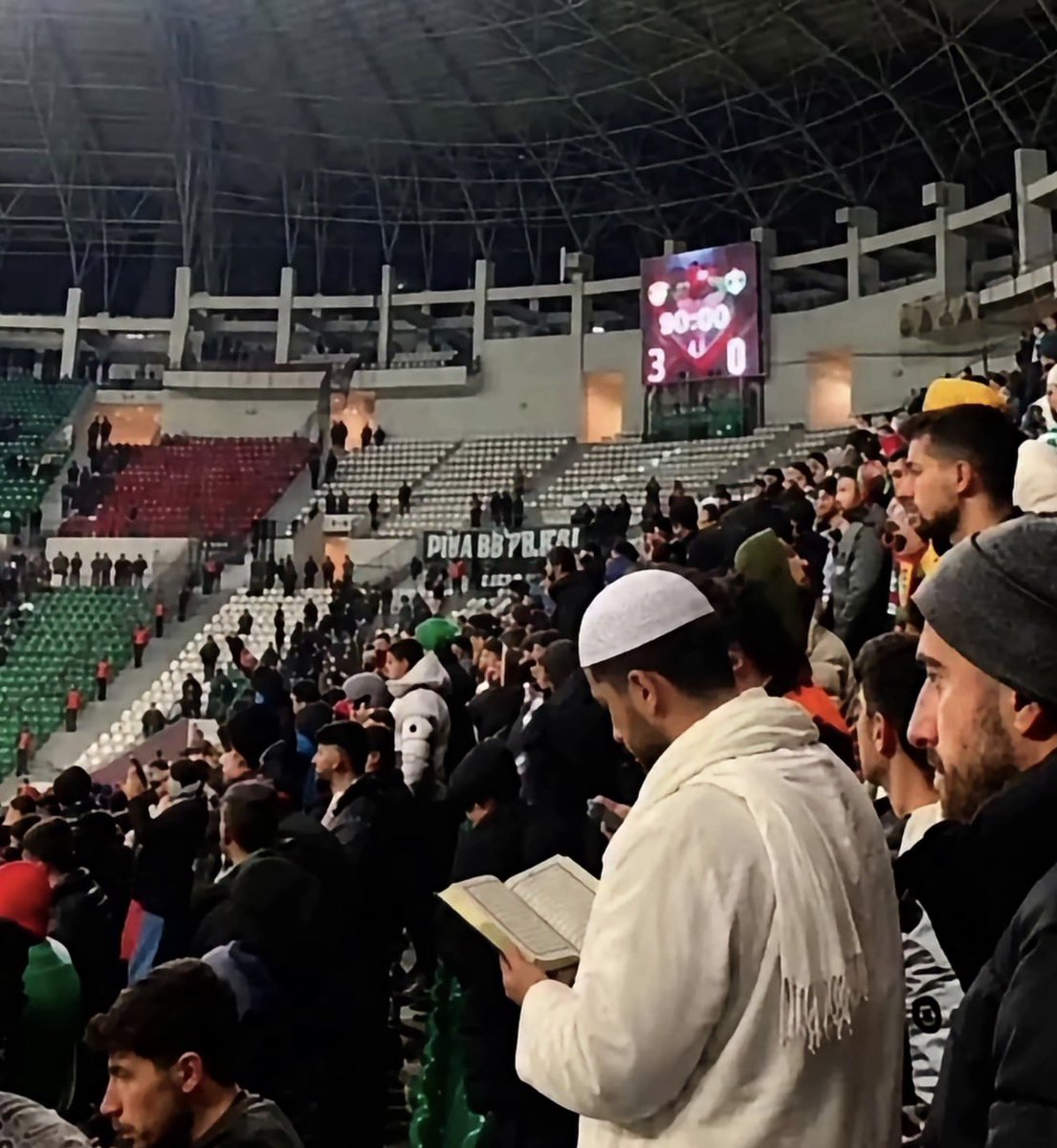 yigitbey035's tweet photo. Dünya kupasındaki ganalı büyücü olsa hepiniz beğenirdiniz ama bu amedli Melle Mısto hdhdjdjdjf https://t.co/uuCJIUAYiq
