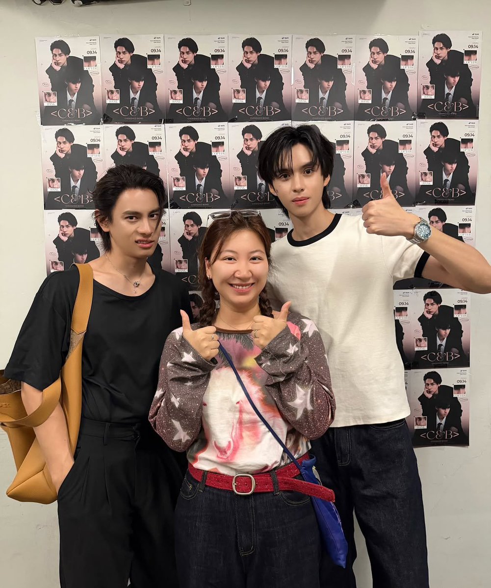 itsstxxp's tweet photo. เจ่เจ้เห็นมั้ยว่าคอปแบ้งโคตรจะเฟมัส ดังนั้นปล่อยอีพี1มาเลยค่ะ https://t.co/XqIP4ItLoH