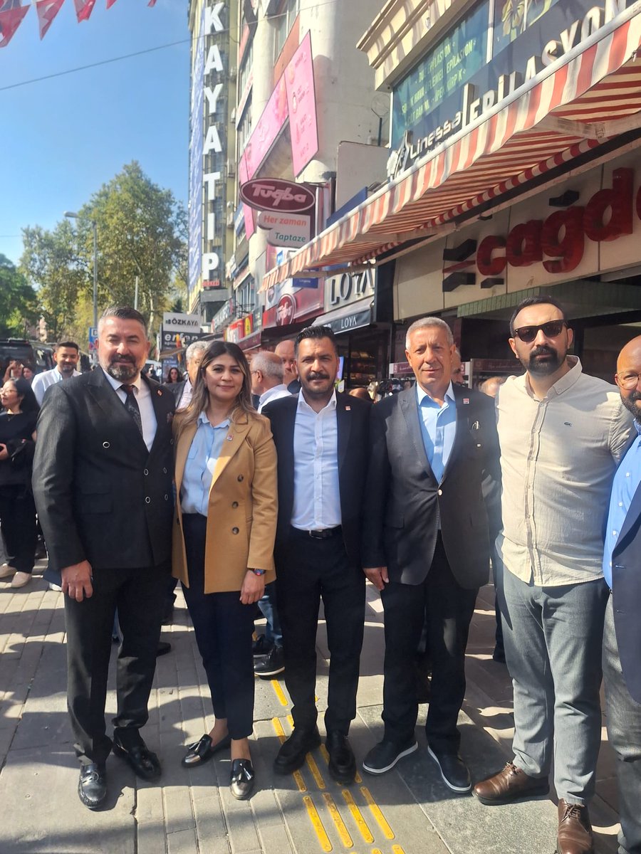altindagchp's tweet photo. CHP Ankara iI Eğitim Sekreterimiz Onur Kaya, yöneticilerimiz ve örgütümüzle birlikte il Başkanlığımızda buluşarak Milli Eğitim Bakanlığı'na yürüdük ve Bakanlık önünde gerçekleştirdiğimiz basın açıklamasına katılım sağladık.
#chp #chpankarailbaşkanlığı https://t.co/Ft8WjCplxe