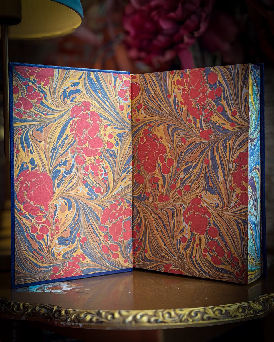 binding_broken's tweet photo. FREE UK SHIPPING ON ORDERS OVER £25 📣

Babel by the incredible @kuangrf is now available to pre-order from our regular store site in this stunning deluxe collectors edition 😍 https://t.co/JPu10vWxRz