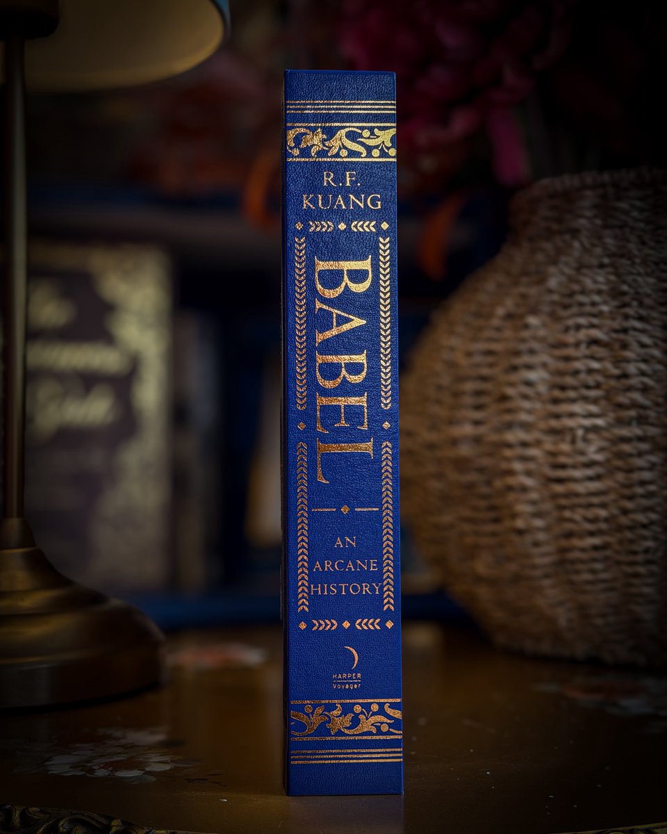 binding_broken's tweet photo. FREE UK SHIPPING ON ORDERS OVER £25 📣

Babel by the incredible @kuangrf is now available to pre-order from our regular store site in this stunning deluxe collectors edition 😍 https://t.co/JPu10vWxRz