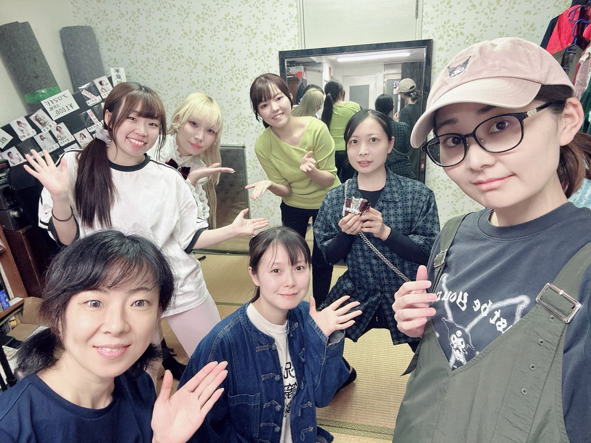 sakicology's tweet photo. 9月23日、少女人形舞台Vol.46
『人形の赤い靴』に出演します。

幻奏の宴を始めて、もう15年ほどになります。

小さな空間で続けてきたこの舞台ですが、今回は初めて、150席の劇場で上演します。

今回の『人形の赤い靴』では、歌と朗読、そして人形演出を担当しています。

私にとっても、ひとつの節目になる公演です。

これまで少女人形舞台を見てくださった方にも、初めて見る方にも、ぜひ一度観ていただきたいです。

9月23日、劇場でお待ちしています。

ご予約いただけたら、とても嬉しいです😊

少女人形舞台 幻奏の宴 vol.46
～人形と赤い靴～

2026年9月23日（水・祝）
横浜人形の家 あかいくつ劇場

開場 17:00
開演 17:30

4,500円（全席自由）

【ご予約】
件名に「少女人形舞台チケット希望」とご記入の上、
お名前・ご住所・ご希望枚数・お目当ての出演者名をご記載いただき、下記までお申し込みください。

✉️ info@aked.jp