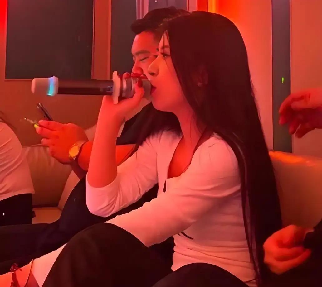 Etre_Fidele's tweet photo. Tonight’s vibe: mic in hand, vocals cranked, no need to hold back—your KTV sing-along squad’s waiting, hit play and let the vibes roll! https://t.co/gLHafuzqAi