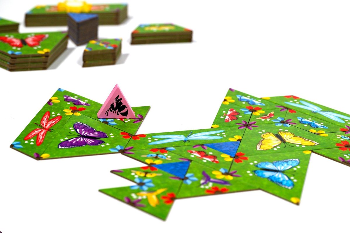 PhaseShiftGames's tweet photo. Flutter continues to impress! "If you're a fan of elegant abstract strategy games with zero luck and pure spatial positioning, this one punches well above its weight class." --Ronald, The Board Game Bruh

https://t.co/9eXLtZ7xMG 

#boardgames #cardgames #tabletopgames #gamenight https://t.co/JNezFkXyVJ