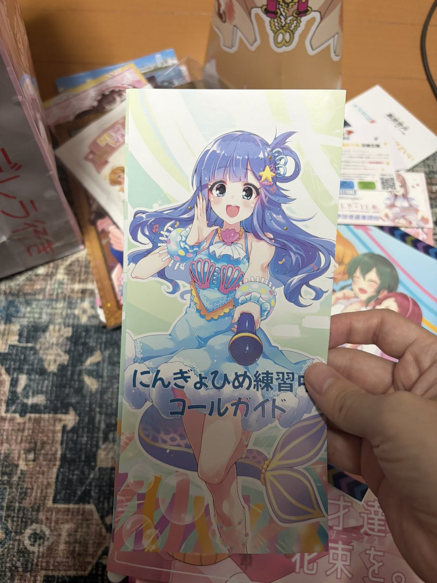 tsu_ji_no_suko's tweet photo. 美優さんの厚い本
ニューウェーブのダイマブックとコーヒー！
七海ちゃんのコールガイド
おコーシー楽しみやどんな味なんだろ☕️
読むとわかるけどみんなの熱い気持ちが入ってる https://t.co/DZ0jKoVIr0