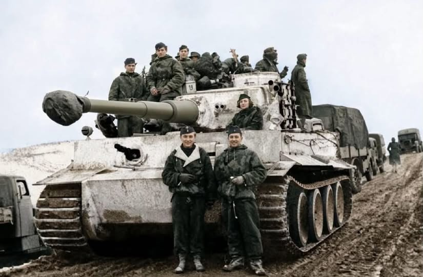 veraizmaylova41's tweet photo. Отто Кариус с экипажем своего «Тигра» (Tiger I) на Восточном фронте, декабрь 1943 года.
Кариус стал одним из самых лучших командиров танков времен WWII.
Его подразделение участвовало в самых ожесточенных танковых сражений на Восточном фронте,Кариус берёг экипажи и «Тигры» в бою. https://t.co/ISFS4HDKj1