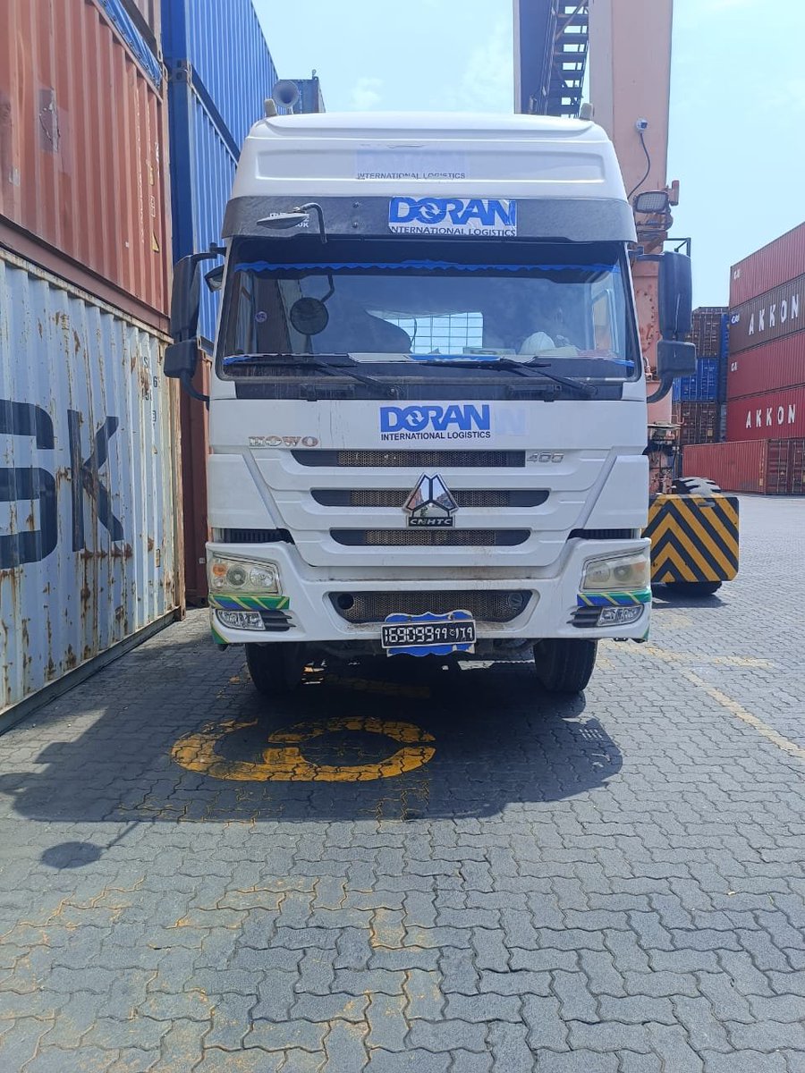 FouadMoussaFMI's tweet photo. 🇩🇯  mais les sociétés djiboutienne des transit en fait de recruter un chauffeur Ehiopia  🇪🇹 et le chauffeur Ethiopia n'a aucune document ils en facilite tous les sociétés transit djiboutienne et puis q'il travailler moins chère que les chauffeurs  djiboutienne. https://t.co/Xuwk1XMWer