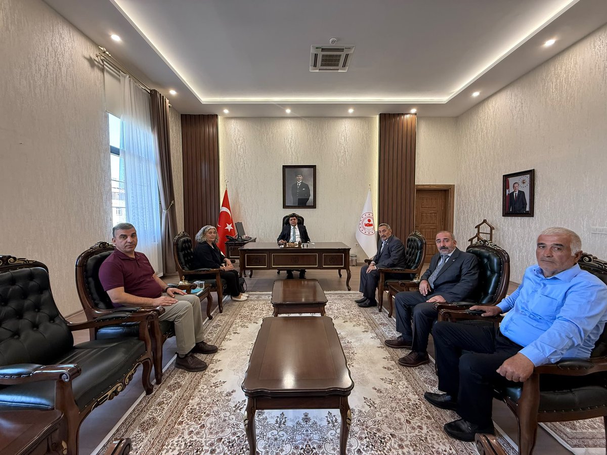 tckarakocan23's tweet photo. MHP Karakoçan İlçe Başkanı Selim ATEŞ ve beraberindeki heyet Kaymakamımız Sayın Furkan SEYMAN’ı ziyaret etti. https://t.co/bI27ZxbTrP