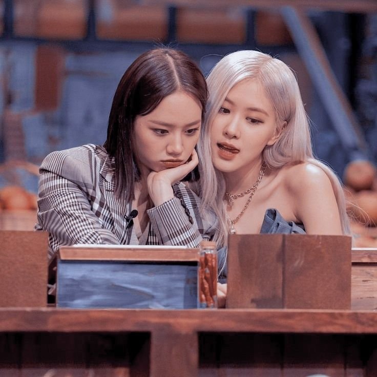 zoeynpop's tweet photo. Happy B-Day Eva!!!🥳🩷 https://t.co/2NzJum6z7m