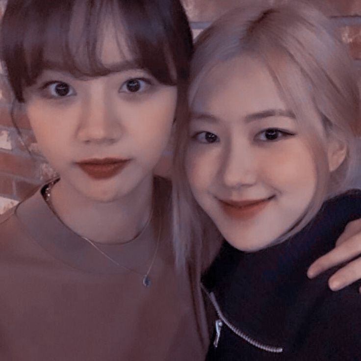 zoeynpop's tweet photo. Happy B-Day Eva!!!🥳🩷 https://t.co/2NzJum6z7m