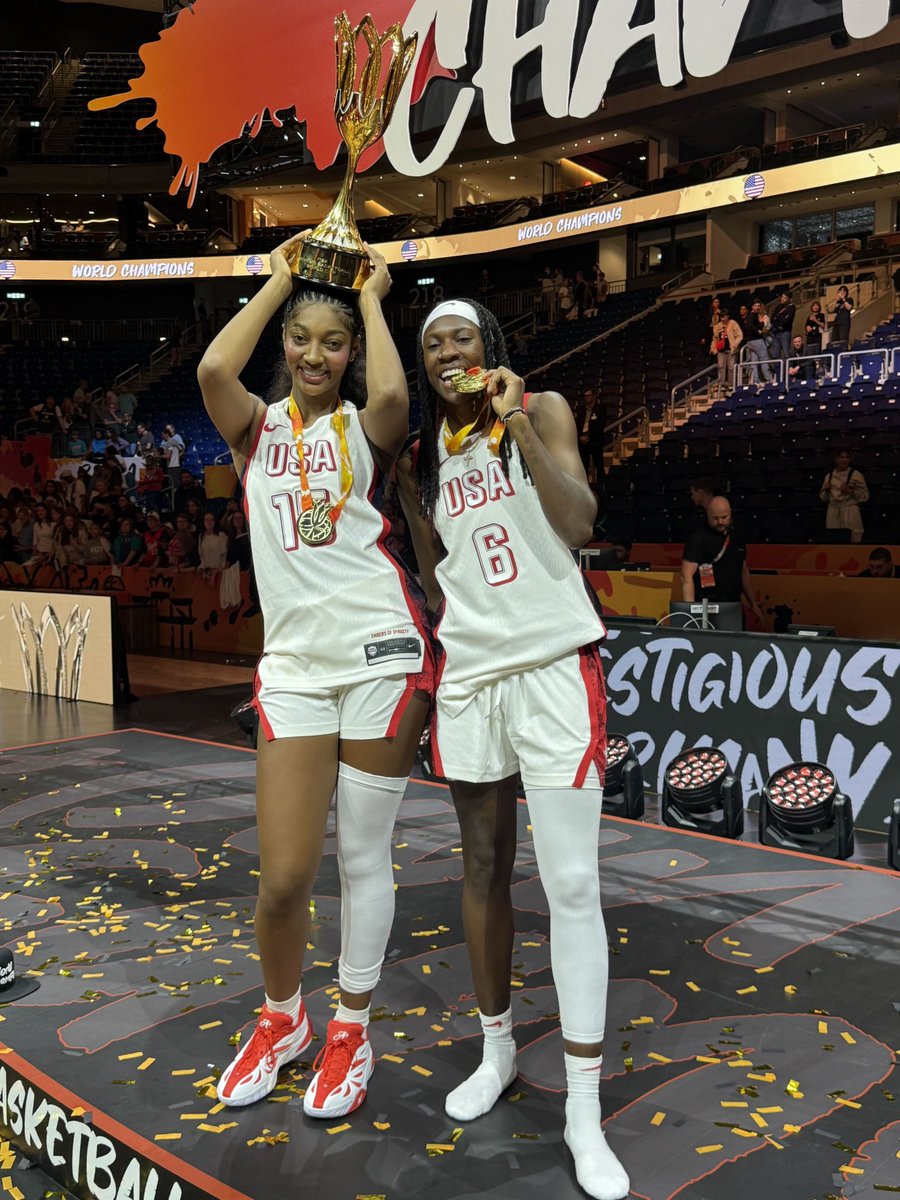 AtlantaDream's tweet photo. Our FIBA World Champions 🥹❤️ https://t.co/b8FWT6aCMJ