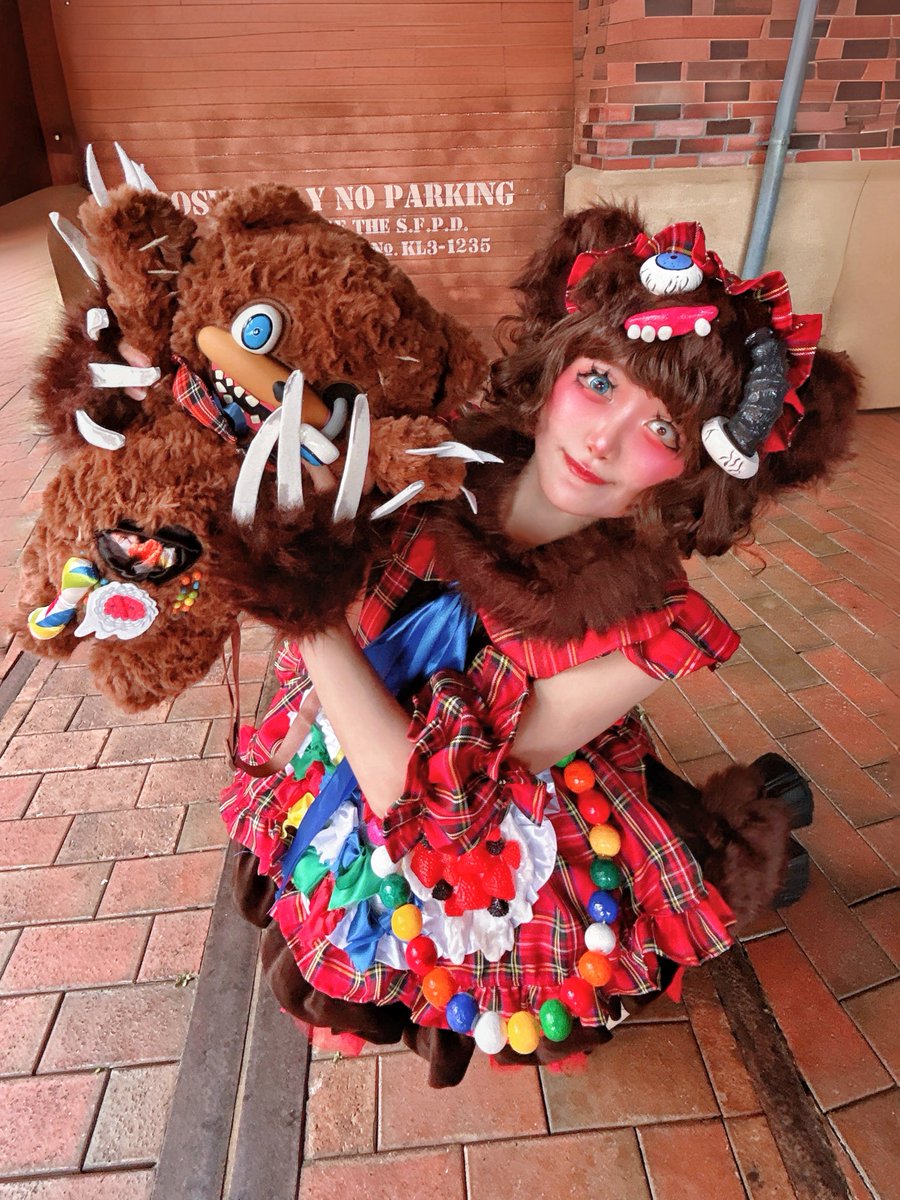 kapihoyo_cos's tweet photo. ユニハロ2日目🎪ハミクマ擬人化してきたよ🧸❤️クマ耳なフレンズがとにかく可愛くて可愛くてオタクは大歓喜でした🫶💕欲しかったでっかい🧸もお迎えできて幸😍あ！15時間クオリティ衣装の割にはよく出来たと思いますꉂꉂ🤣(限界レイヤーすぎて辛い https://t.co/4FMKFcuQW6