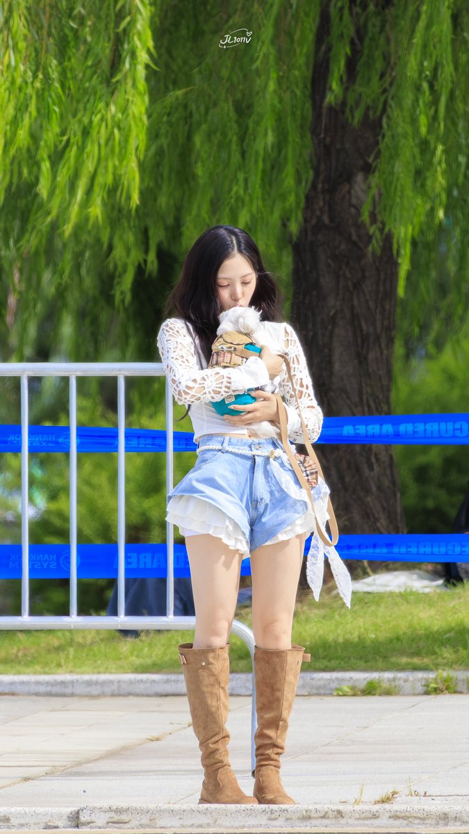 JL1011V's tweet photo. 260911 물빛광장

⭐️🐶

#리센느 #리브
#RESCENE #LIV https://t.co/rTRPpmIPQb