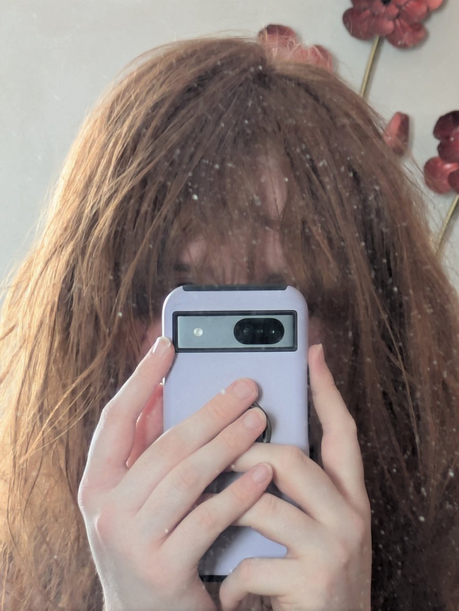 Roseeee3333's tweet photo. Very messy hair 
Oops https://t.co/cPfxmcbmzV