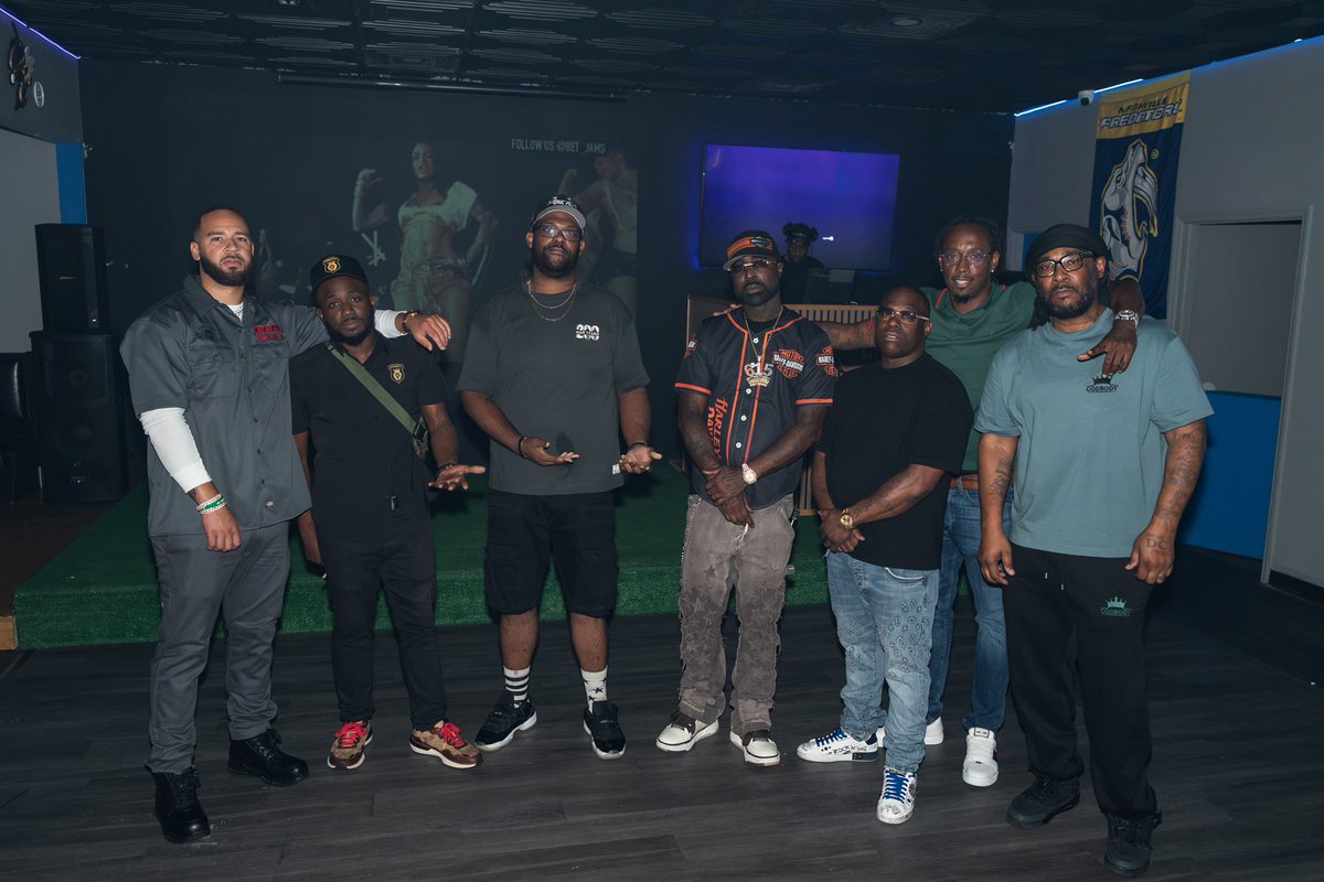 RobertS29650565's tweet photo. Tennessee Titans ⚔️
📸 @koroncollins
#grindhard #culture #explore #viral #nashville https://t.co/esprIQFVTz
