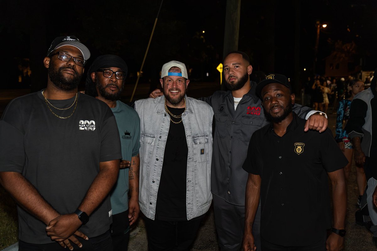 RobertS29650565's tweet photo. Tennessee Titans ⚔️
📸 @koroncollins
#grindhard #culture #explore #viral #nashville https://t.co/esprIQFVTz