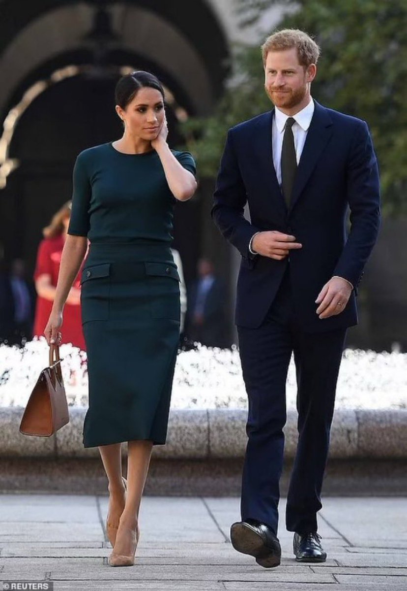 LeePheonix360's tweet photo. The Harkles Harry and Meghan are NON working “Royals” 

They should be stripped of their titles and go back to Montecito 

Do you agree? https://t.co/PrDgYM4MGB