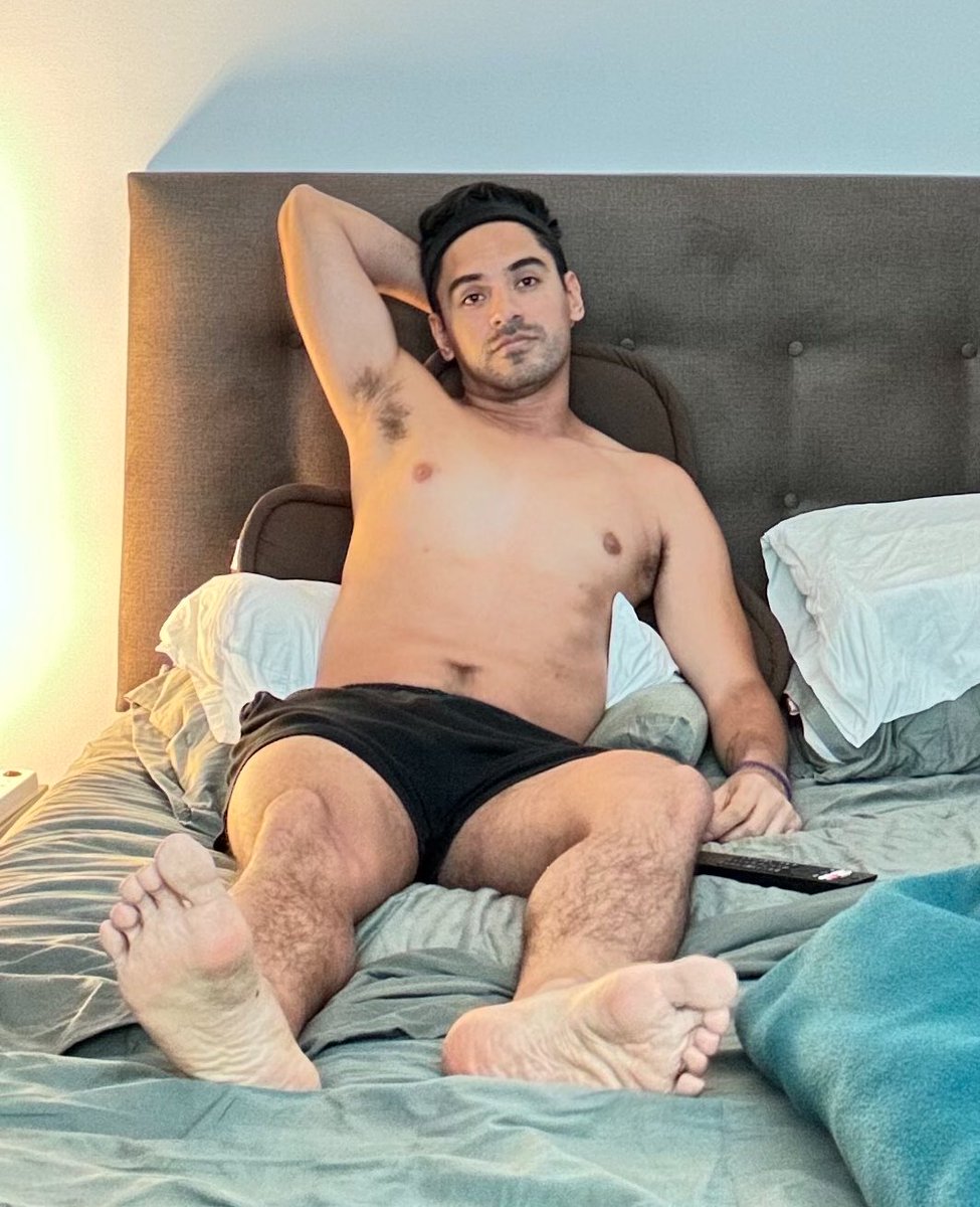 MasterCarloFeet's tweet photo. This is how the day starts… https://t.co/C8nFro5U4r