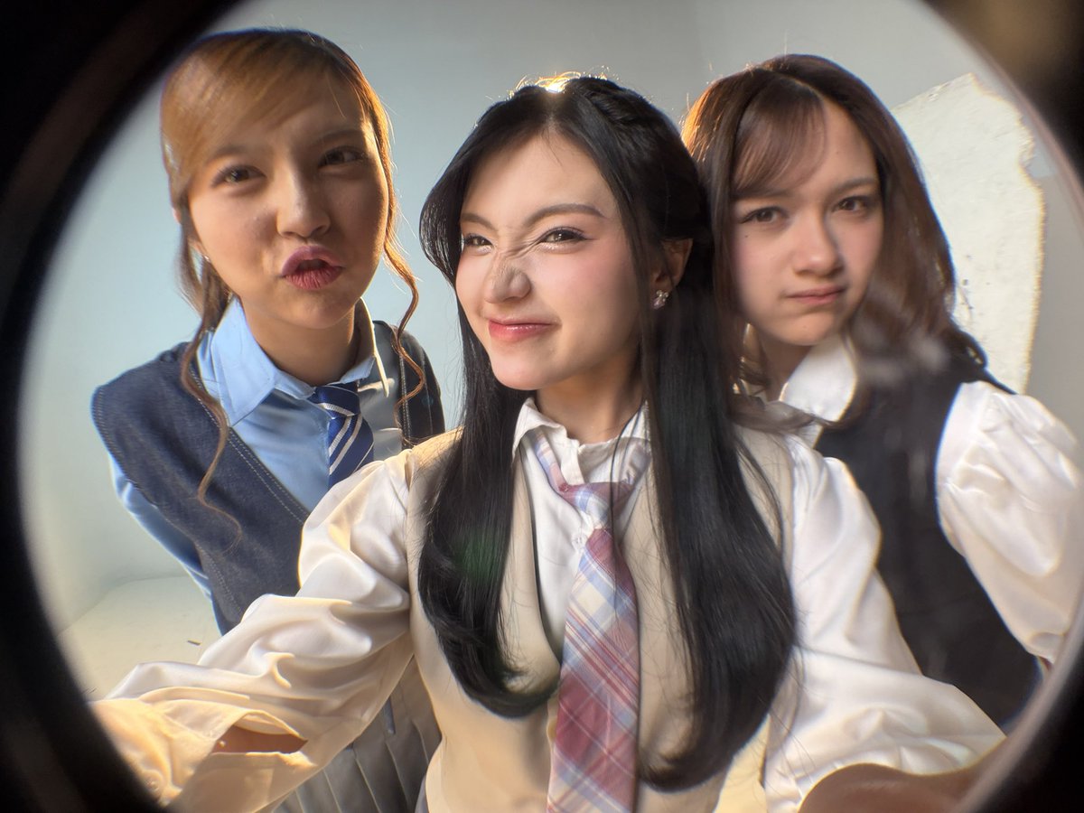 Y_CynthiaJKT48's tweet photo. Thank you so much revoice kedua aku! 🫵🌈☀️ Seneng banget bisa bawain lagu kimi nijii yang biasanya ada di setlist itadaki love tapi kali ini dengan versi yang lebih soft spoken dan menyentuh 🥹🥺 semoga cocok di telinga kamu dan bisa selalu menemani kamu! I rlly want to melindungimu dalam dekapan tanganku 🫂🙆‍♀️✋
