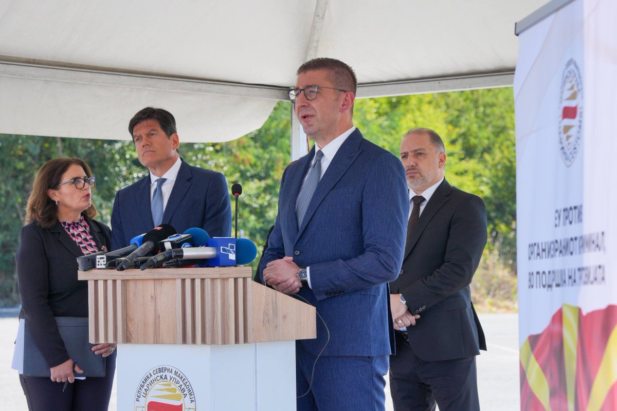 VladaMK's tweet photo. Мицкоски: Оваа Влада за две години ја зголеми просечната старосна пензија за над 6.800 денари, 12,6 пати е разликата со Владата на СДСМ и ДУИ ⬇️

🔗https://t.co/YuHZD03cIl https://t.co/ZeB7Achygi