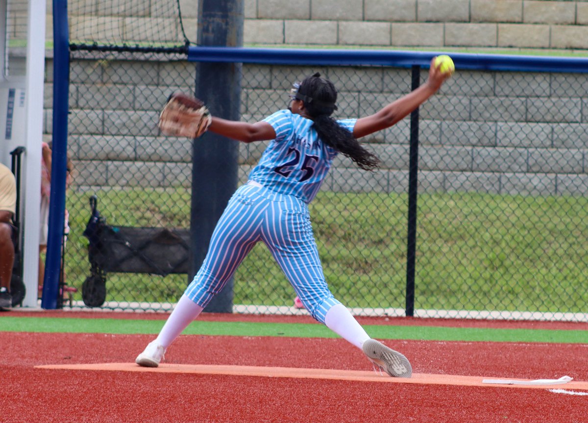 Lynnox25's tweet photo. Photos from yesterday’s formerly game win versus @StarzGold National 2031. Always a great time playing them! 

#LynnoxJohnson #ClassOf2032 #2032Softball #SoftballRecruiting #RHP #Pitcher https://t.co/9S8Cs8XUU0
