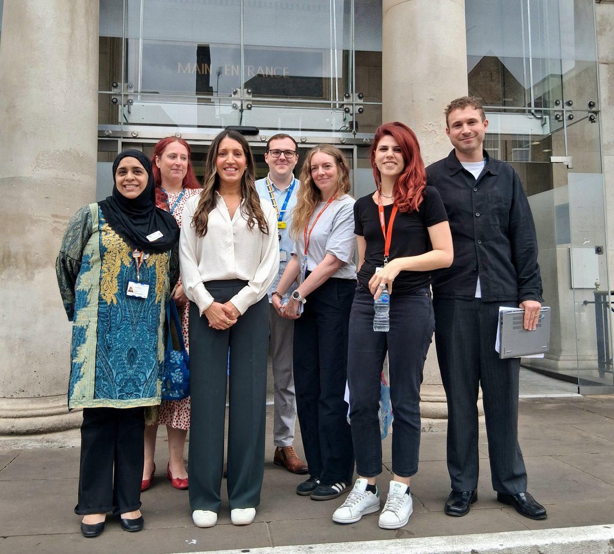 Catch22's tweet photo. We were delighted to welcome @DrRosena MP to our @redthreadyouth service at @KingsCollegeNHS, hearing from the team on the role of health-based youth work in violence prevention.

Find out more: https://t.co/E8VoloEXeZ 
 
#DrawingTheLine #ViolencePrevention https://t.co/b5LupuhKmX