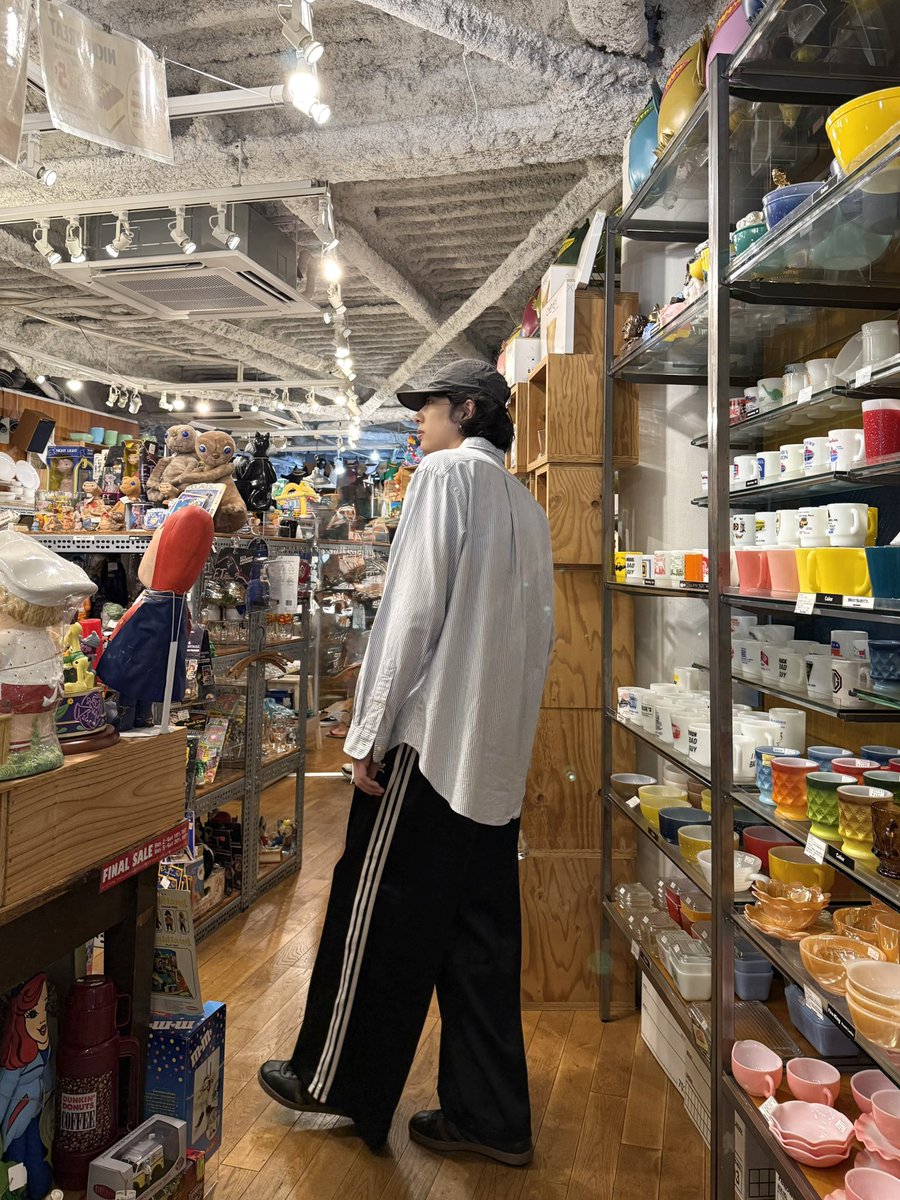 ys__ebifly's tweet photo. 高円寺にあるアメリカンでヴィンテージなお店🇺🇸
めちゃかわいいカップとか食器とかいっぱい置いてあった☕️

DEALERSHIP （ディーラーシップ/ファイヤーキング専門店） https://t.co/eSTzduvYky