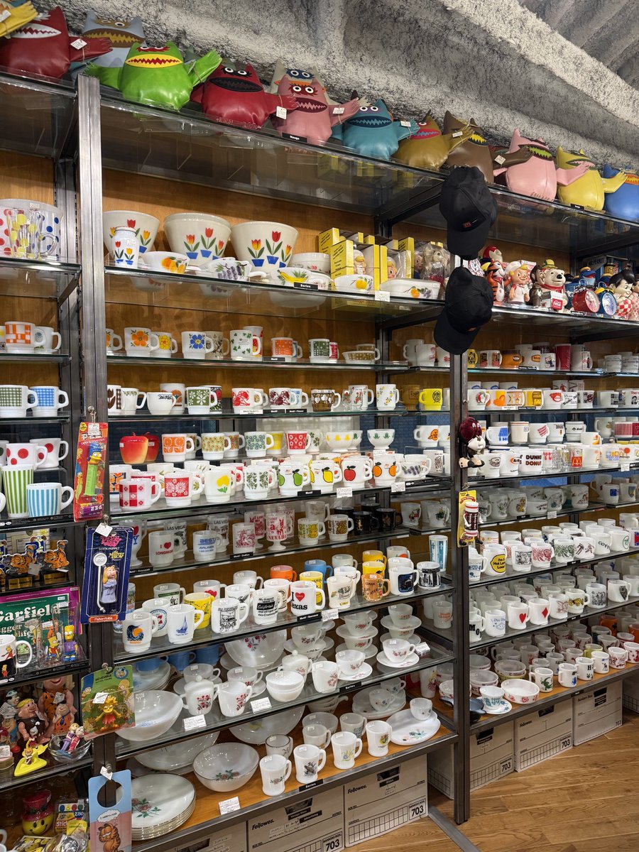 ys__ebifly's tweet photo. 高円寺にあるアメリカンでヴィンテージなお店🇺🇸
めちゃかわいいカップとか食器とかいっぱい置いてあった☕️

DEALERSHIP （ディーラーシップ/ファイヤーキング専門店） https://t.co/eSTzduvYky