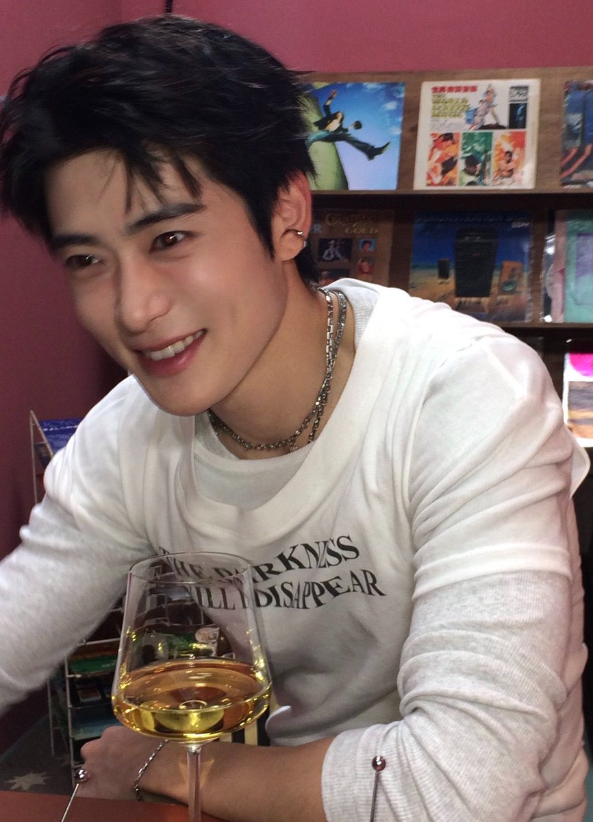 mababyjay0114's tweet photo. มองหน้ามีไลน์มั้ยครับคนสวย https://t.co/mMaMiF7erk