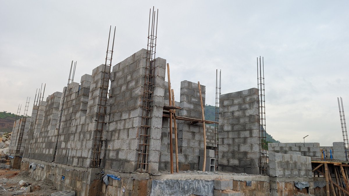OakHaven_Homes's tweet photo. Lintel Level ๐งฑ๐งฑ
3 Units Of #5Bedroom #DetachedDuplex #Abuja https://t.co/wp3hFUPicI