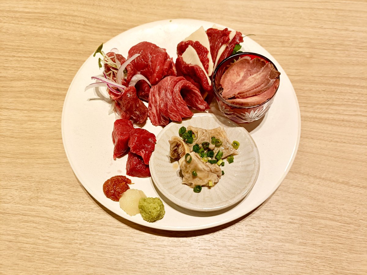 game_ffff's tweet photo. 馬刺し〜♡
とてつもなくウマだった https://t.co/IimYvaG1Y0