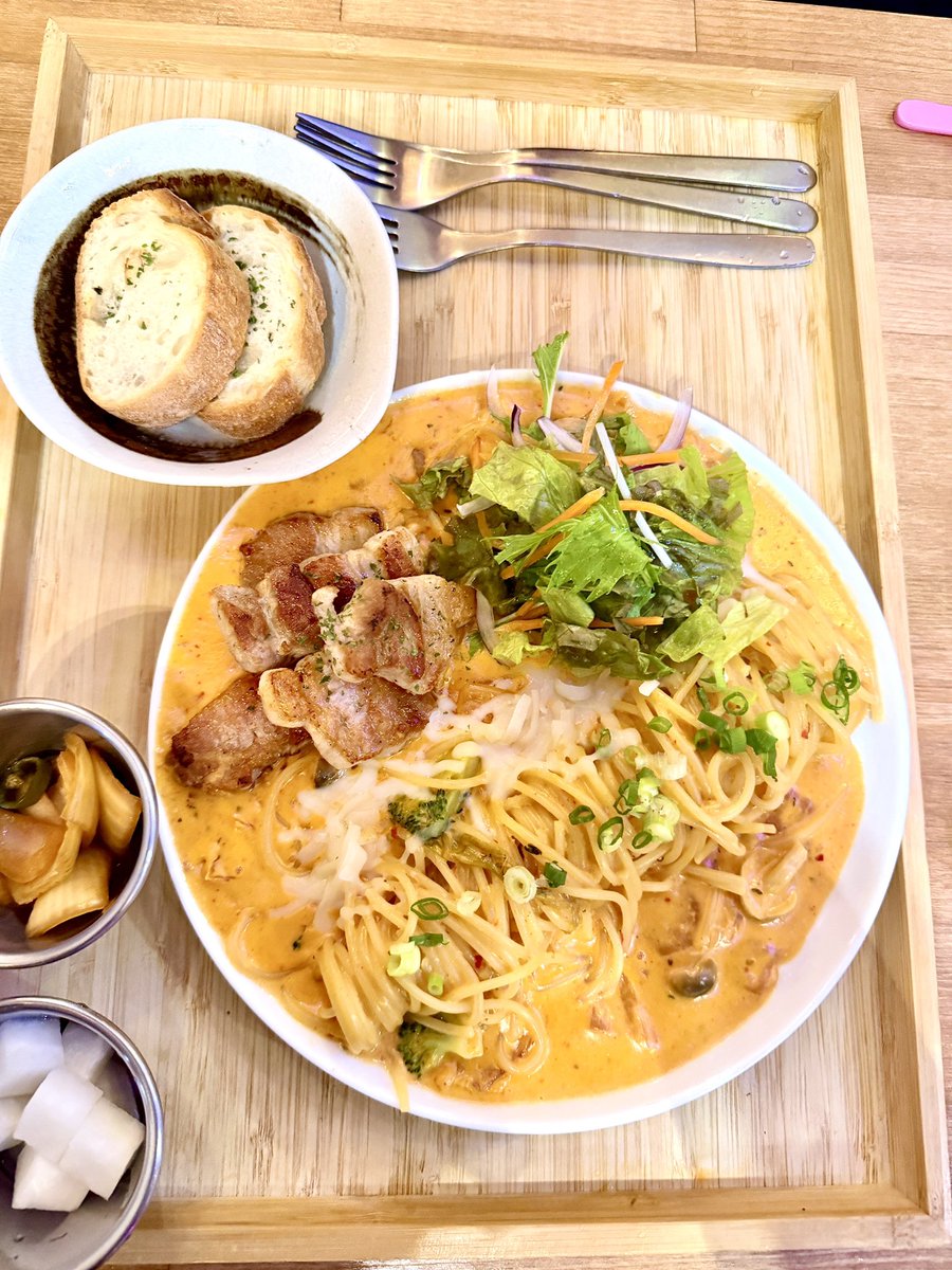 chi_baegopa's tweet photo. 焼肉めっちゃ美味しかったのに、肉の写真がない。 https://t.co/ZQrd23Wl9g