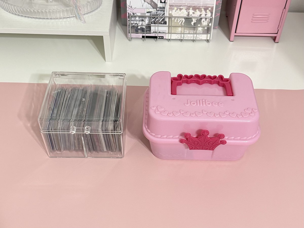 yuf5n's tweet photo. are you an acrylic photocard organizer son or a jollibee photocard organizer daughter https://t.co/2wod7oHZ3k