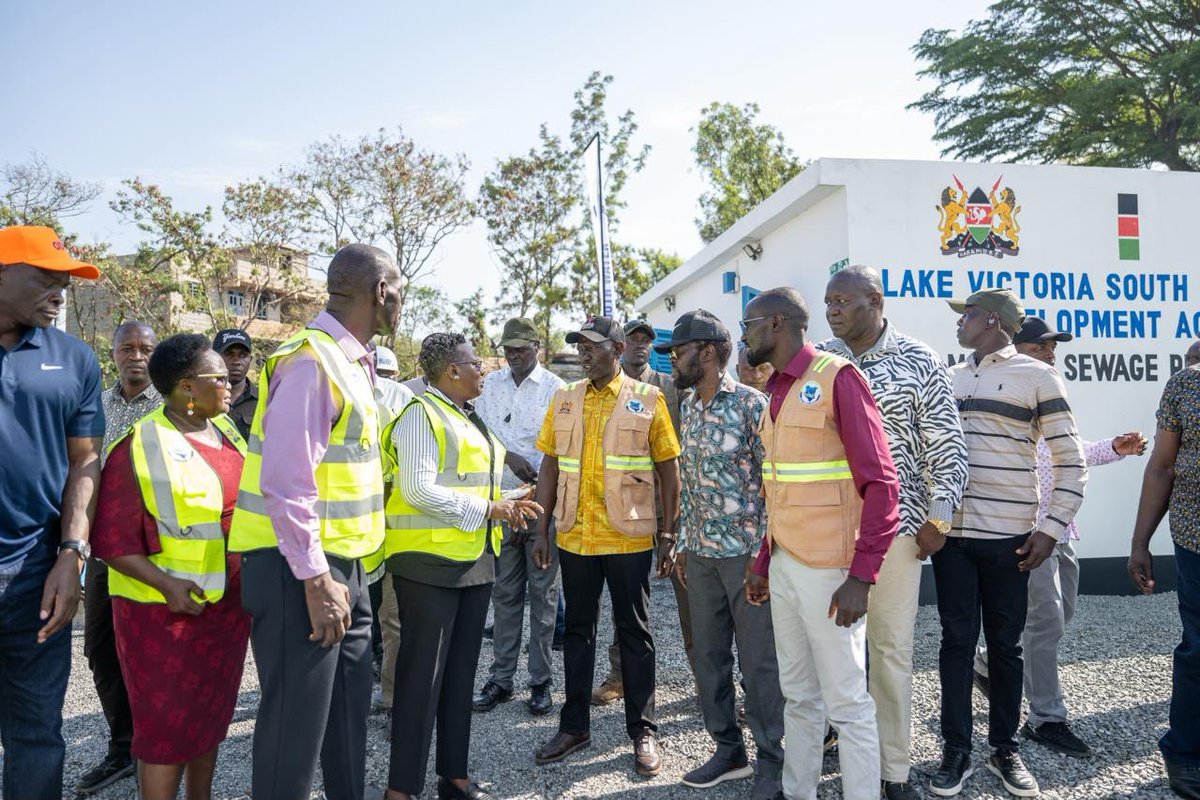 ray_omollo's tweet photo. The President commissioned the Lake Victoria Water and Sanitation Project, expanding access to reliable water and improved sanitation while creating opportunities for local enterprise; launched the 12-kilometre Rabuor–Chiga Road in Nyando, opening up markets, easing transport and strengthening connectivity; and inspected the Mamboleo–Kipsitet Road and Chemelil–Muhoroni Junction Road, key links expected to improve mobility, trade and access to services across the region.