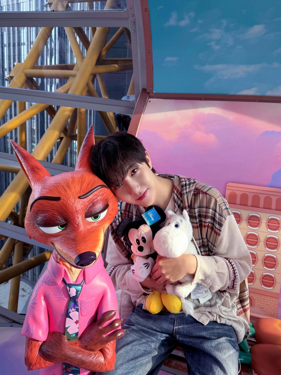 NCTsmtown_DREAM's tweet photo. buddies ⊹ ࣪ 🦊

EVERYTHING, ALL AT ONCE, NEO
https://t.co/P07aN7TtQl 

#RENJUN #런쥔 #TMEA
#NCT #NCTDREAM #Behind
#NCT_10TH_ANNIVERSARY https://t.co/pYDx5FZcFT