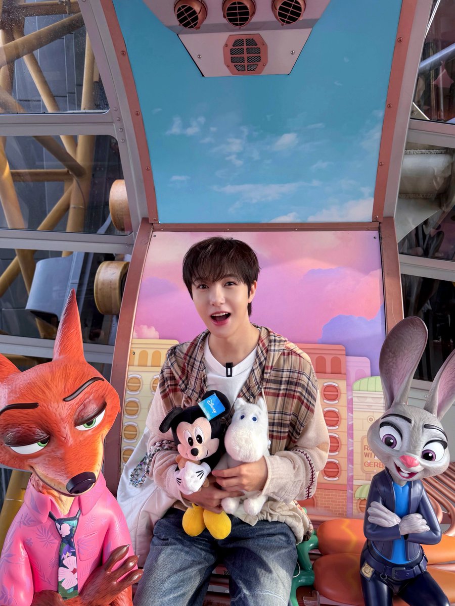 NCTsmtown_DREAM's tweet photo. buddies ⊹ ࣪ 🦊

EVERYTHING, ALL AT ONCE, NEO
https://t.co/P07aN7TtQl 

#RENJUN #런쥔 #TMEA
#NCT #NCTDREAM #Behind
#NCT_10TH_ANNIVERSARY https://t.co/pYDx5FZcFT