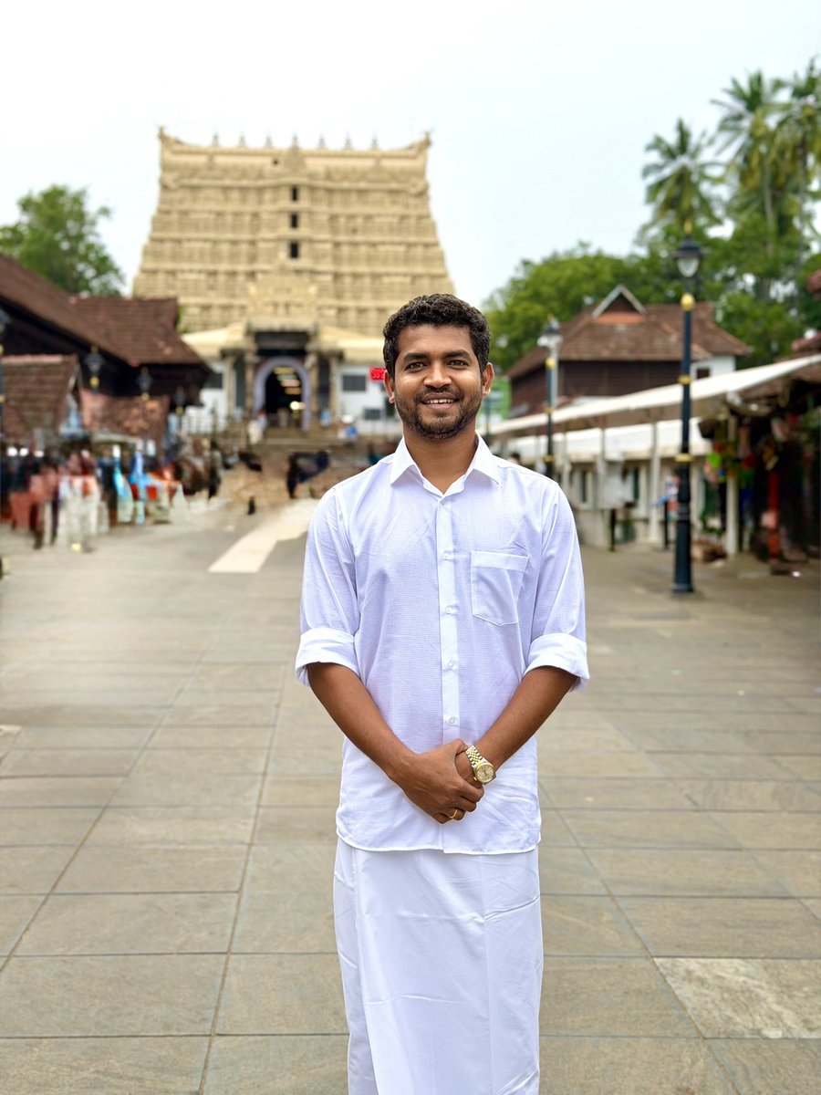 Mahavishnufound's tweet photo. On Vinayagar Chathurthi, destiny brought me to the divine presence of “Sree Padmanabhaswamy Temple (Lord Vishnu)”. Some visits are planned… Some are simply called by the Divine. ❤️🙏  #Trivandrum https://t.co/NAnaeNIeHQ