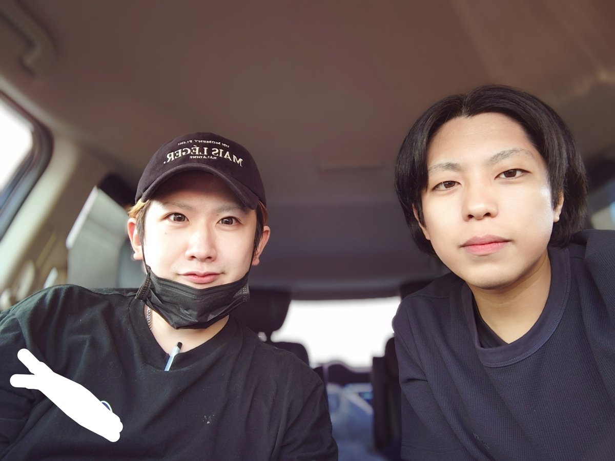 REVIVE_yuta's tweet photo. 久々過ぎてお互い顔見た瞬間爆笑してた

お葉瑠さん
相変わらず声量が大きくて隣にいて鼓膜おかしくなった
明日池袋でライブ楽しんでください👊
そのうち観に行きたいです🙏

山登ってロックスターにも会えたので帰る眠い https://t.co/2ABuzEOSfK
