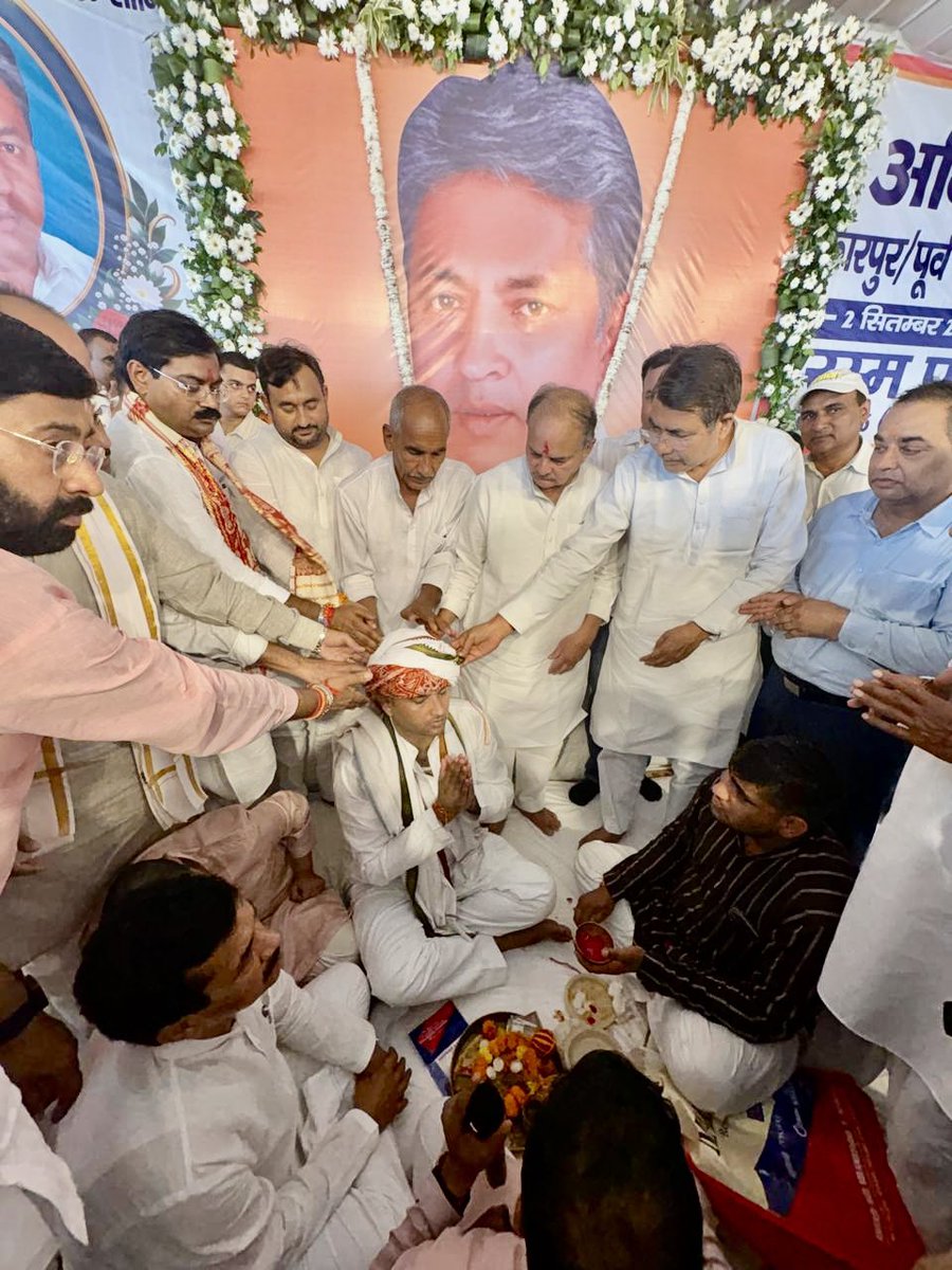 ashwinityagibjp's tweet photo. आज बुलंदशहर में उत्तर प्रदेश सरकार के पूर्व मंत्री एवं मा विधायक (शिकारपुर) श्री अनिल शर्मा जी के आकस्मिक निधन उपरांत आयोजित शोक सभा में सम्मिलित होकर श्रद्धांजलि अर्पित की एवं शोक संतप्त परिवार को सांत्वना दी। https://t.co/6xhjbFoApm